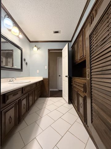 1200 E Franklin Street, Hillsboro, TX 76645