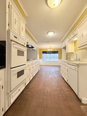 1200 E Franklin Street, Hillsboro, TX 76645