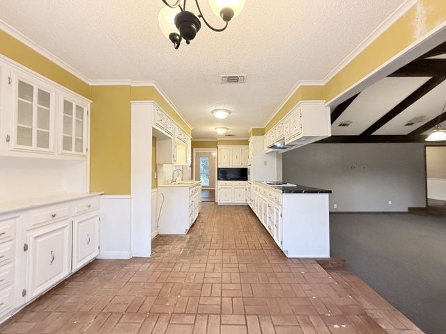 1200 E Franklin Street, Hillsboro, TX 76645