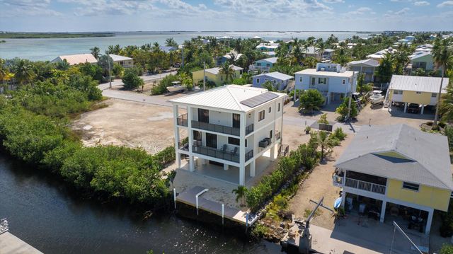 27433 Antigua Lane, Ramrod Key, FL 33042