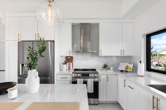 27433 Antigua Lane, Ramrod Key, FL 33042