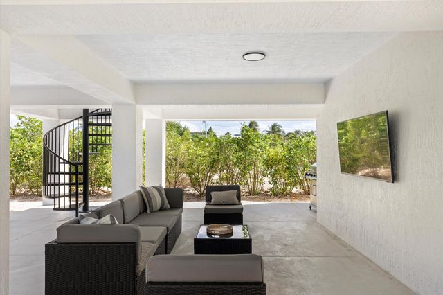 27433 Antigua Lane, Ramrod Key, FL 33042