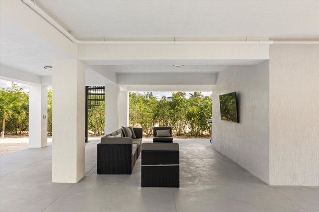 27433 Antigua Lane, Ramrod Key, FL 33042