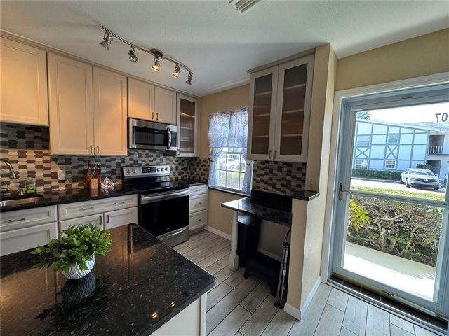 500 GLENNES LANE 107, Dunedin, FL 34698