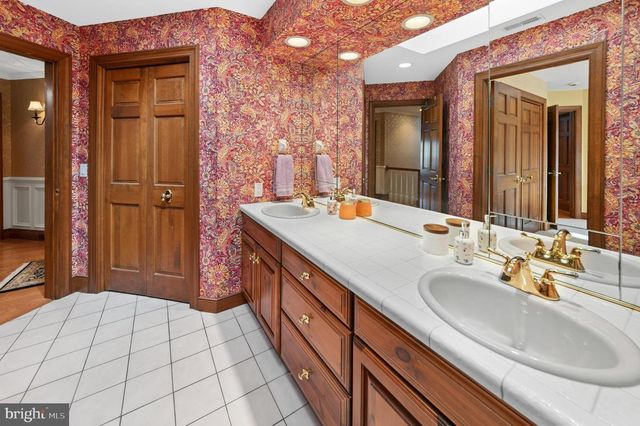 845 MALLARD DR, Whitehall, PA 18052