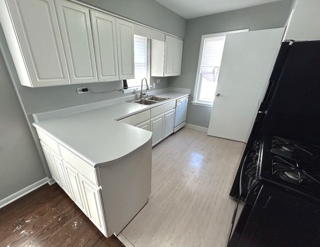 717 E 154th Street, South Holland, IL 60473