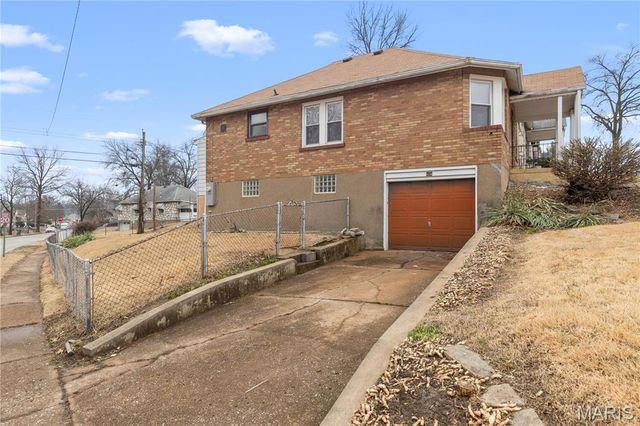 3112 Gary Drive, St Louis, MO 63121