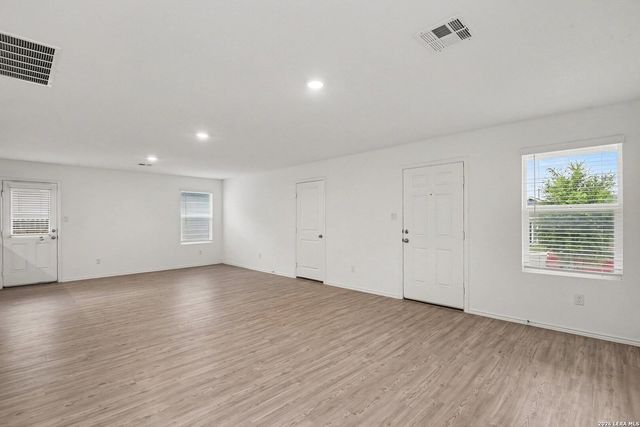 5435 Daphne Path, San Antonio, TX 78253