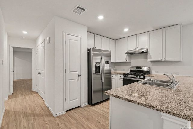 5435 Daphne Path, San Antonio, TX 78253