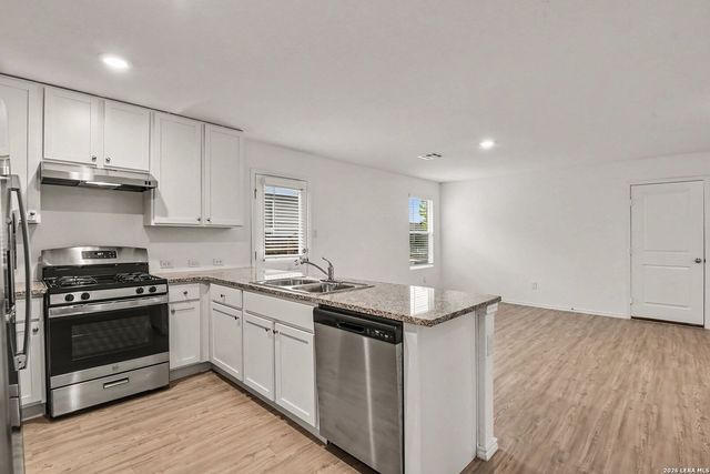 5435 Daphne Path, San Antonio, TX 78253