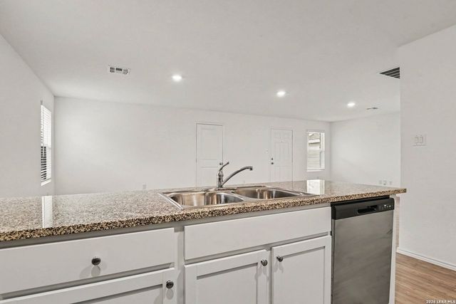 5435 Daphne Path, San Antonio, TX 78253