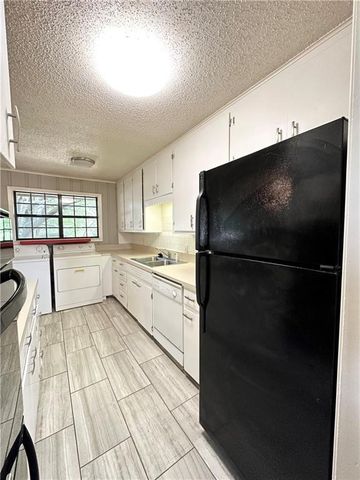 2201 W Deane Street, Fayetteville, AR 72703