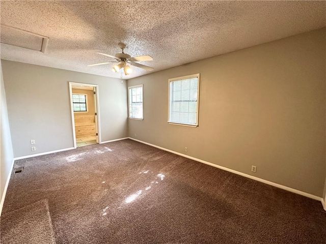 2201 W Deane Street, Fayetteville, AR 72703