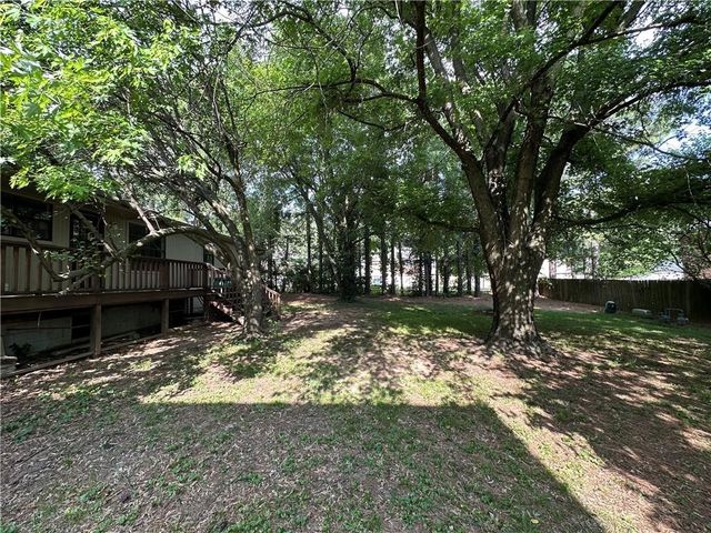 2201 W Deane Street, Fayetteville, AR 72703