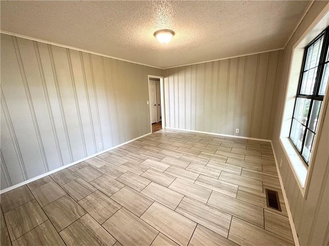 2201 W Deane Street, Fayetteville, AR 72703