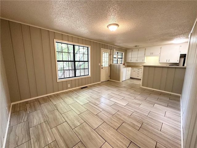 2201 W Deane Street, Fayetteville, AR 72703