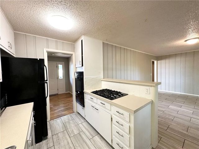 2201 W Deane Street, Fayetteville, AR 72703