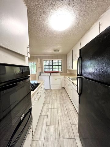 2201 W Deane Street, Fayetteville, AR 72703