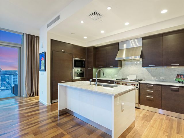 200 Congress Ave 30E, Austin, TX 78701