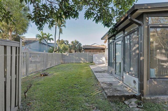 6569 Windsor Dr, Parkland, FL 33067