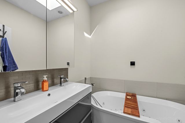 2927 W Wilcox Street, Chicago, IL 60612