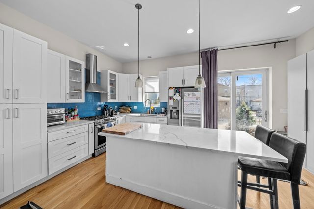 2927 W Wilcox Street, Chicago, IL 60612