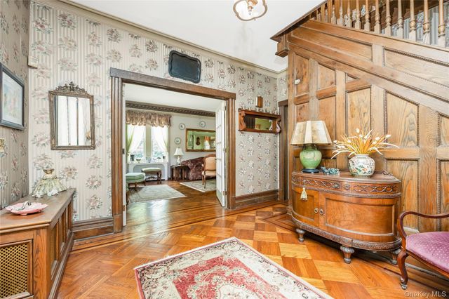 67 Davison Place, Rockville Centre, NY 11570