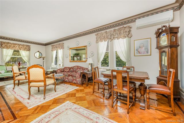 67 Davison Place, Rockville Centre, NY 11570