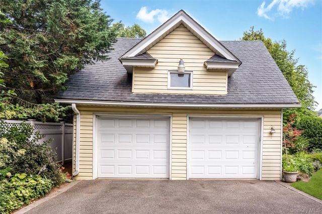 67 Davison Place, Rockville Centre, NY 11570