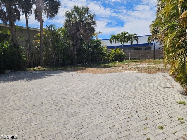 205 Miramar ST, Fort Myers Beach, FL 33931