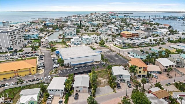 205 Miramar ST, Fort Myers Beach, FL 33931