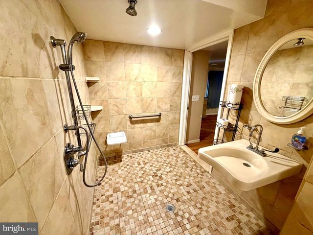 3 VICTOR PKWY, Annapolis, MD 21403