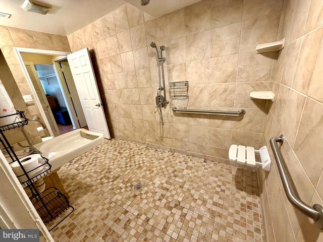 3 VICTOR PKWY, Annapolis, MD 21403