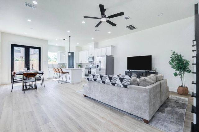 7115 England Street B, Houston, TX 77021