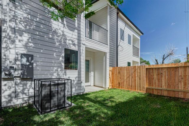 7115 England Street B, Houston, TX 77021