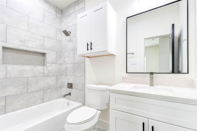7115 England Street B, Houston, TX 77021