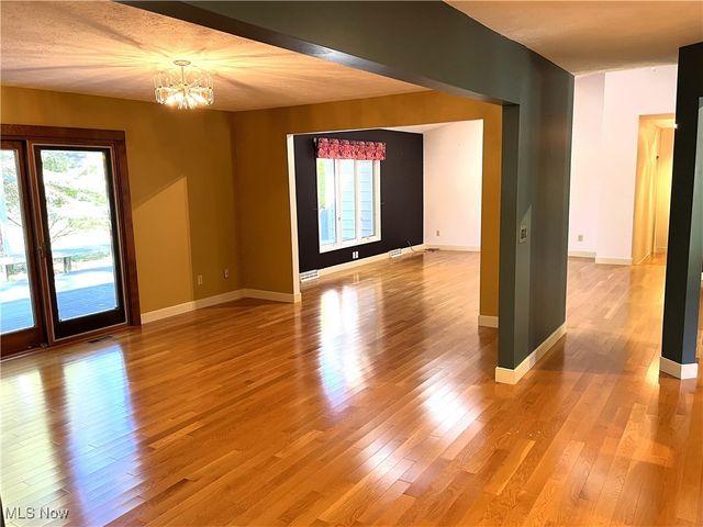 208 Westwind Drive, Avon Lake, OH 44012