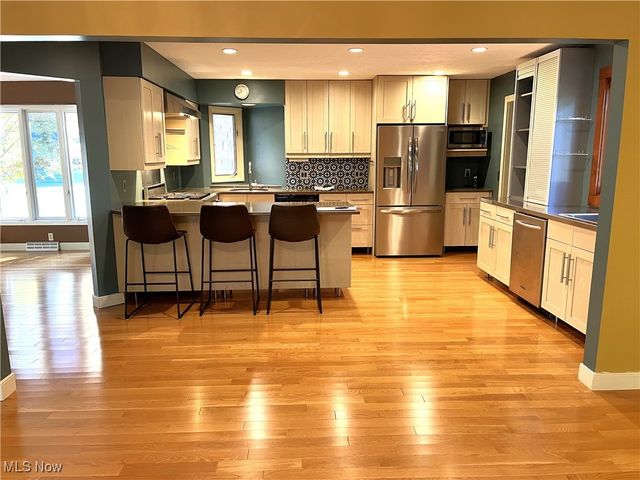 208 Westwind Drive, Avon Lake, OH 44012