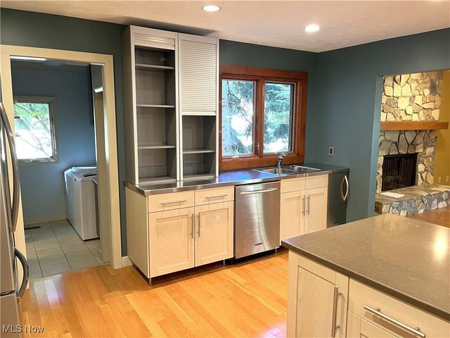 208 Westwind Drive, Avon Lake, OH 44012