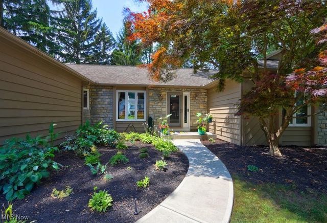 208 Westwind Drive, Avon Lake, OH 44012