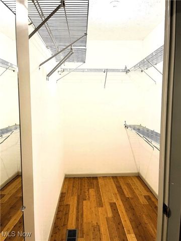 208 Westwind Drive, Avon Lake, OH 44012