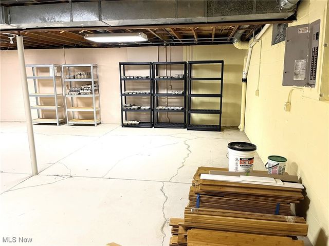 208 Westwind Drive, Avon Lake, OH 44012