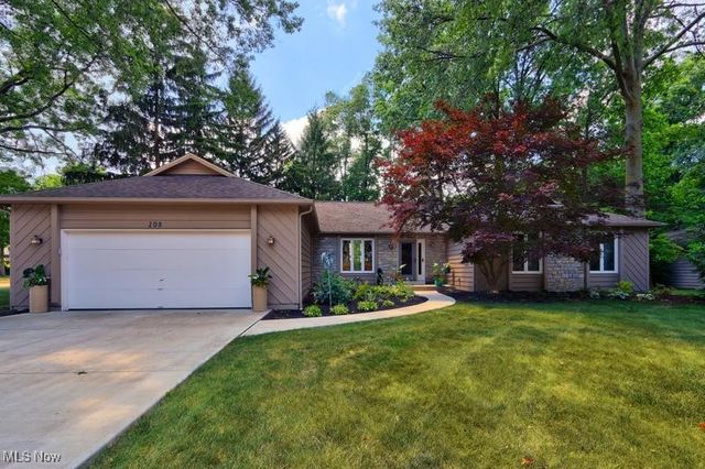 208 Westwind Drive, Avon Lake, OH 44012