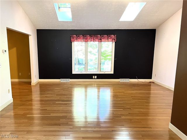 208 Westwind Drive, Avon Lake, OH 44012