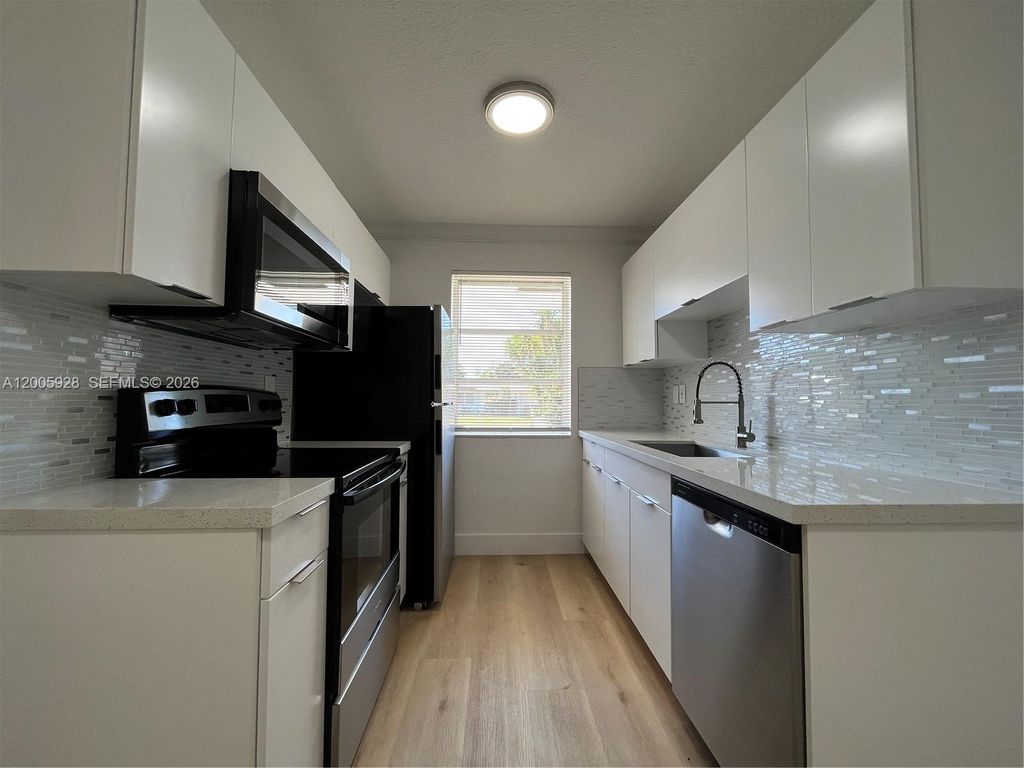 6301 SW 20th St 6301, North Lauderdale, FL 33068