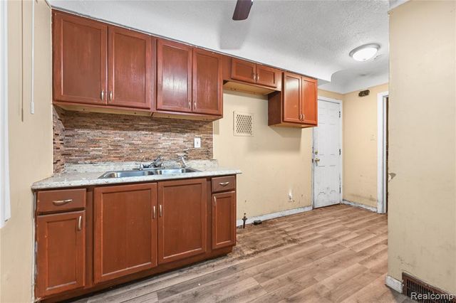 15825 Pinehurst Street, Detroit, MI 48238