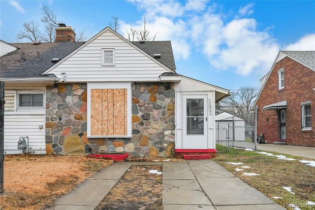 15825 Pinehurst Street, Detroit, MI 48238