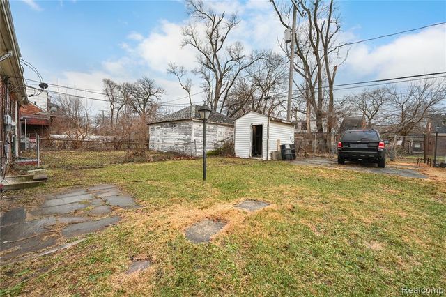 15825 Pinehurst Street, Detroit, MI 48238