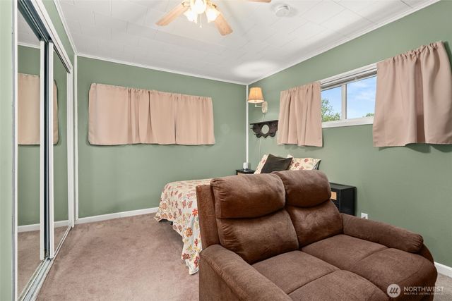 829 Jackson Avenue, Raymond, WA 98577