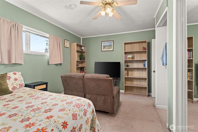 829 Jackson Avenue, Raymond, WA 98577